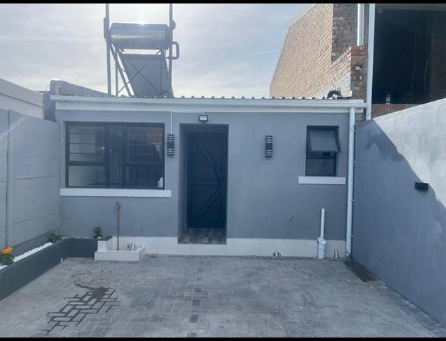 2 BEDROOM TOWNHOUSE FOR SALE IN KENSINGTON